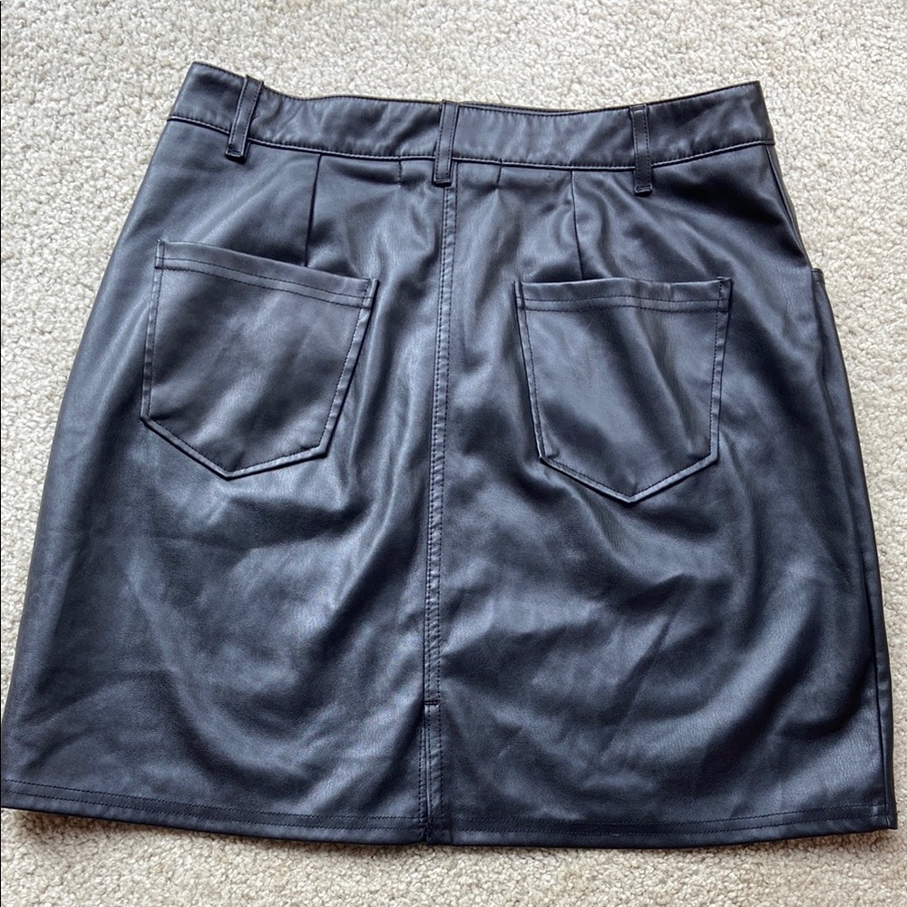 💟Madden NYC Black Faux Leather Mini Skirt - Picture 2 of 7